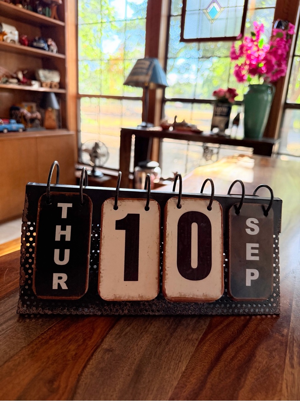 Vintage-Style Metal Perpetual Desktop Calendar